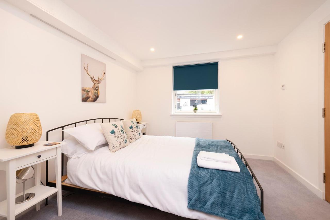 Modern 3-storey 3-bedroom Apartment *