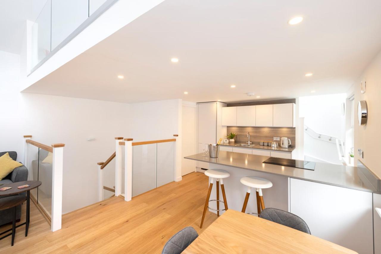 Modern 3-storey 3-bedroom Apartment Edinburgh