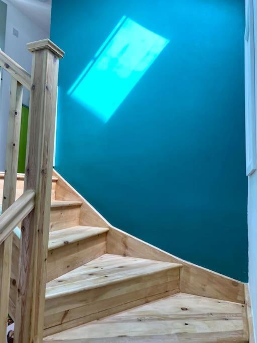 Holiday home 3 Bedroom Well Connected Family Free Parking *