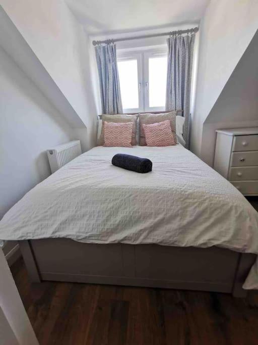 3 Bedroom Well Connected Family Free Parking *