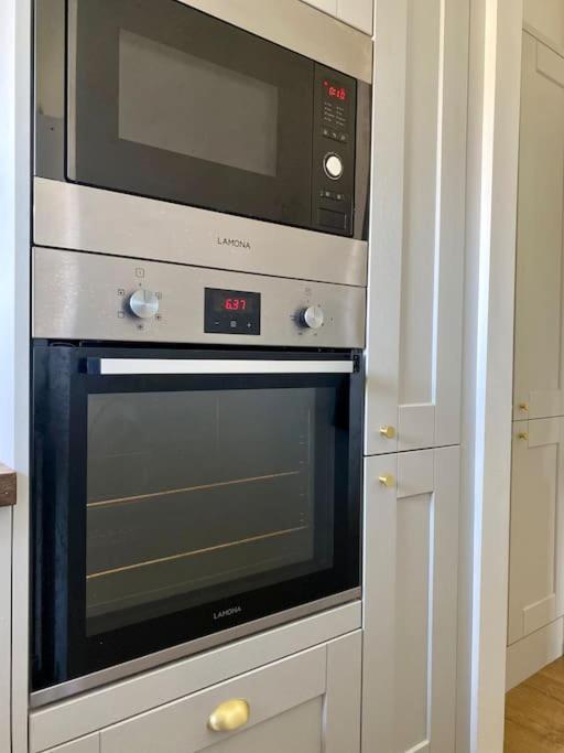 Holiday home 3 Bedroom Well Connected Family Free Parking *