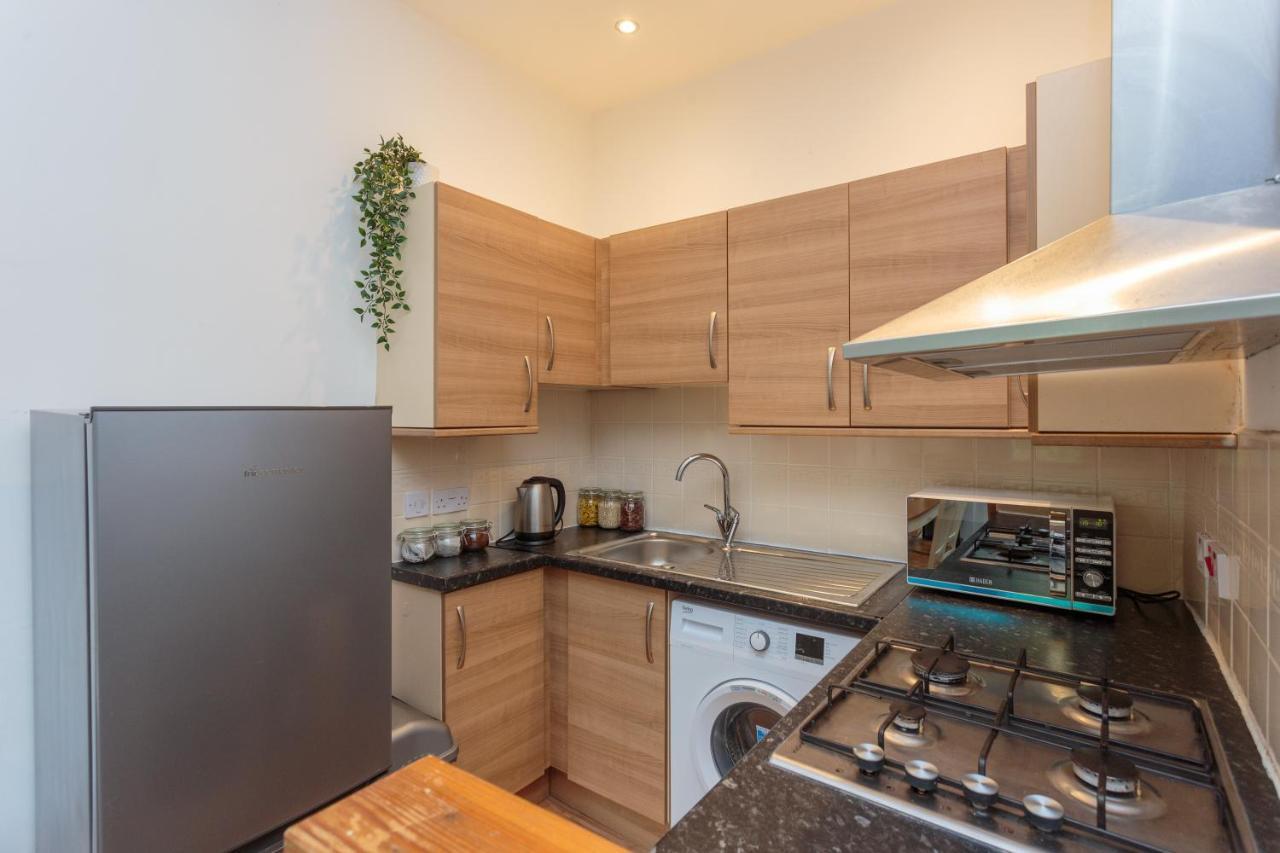 One Bedroom Just A 10 Min Walk From City Center! Apartment *