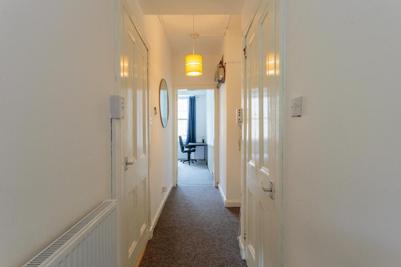 Apartment One Bedroom Just A 10 Min Walk From City Center! Edinburgh