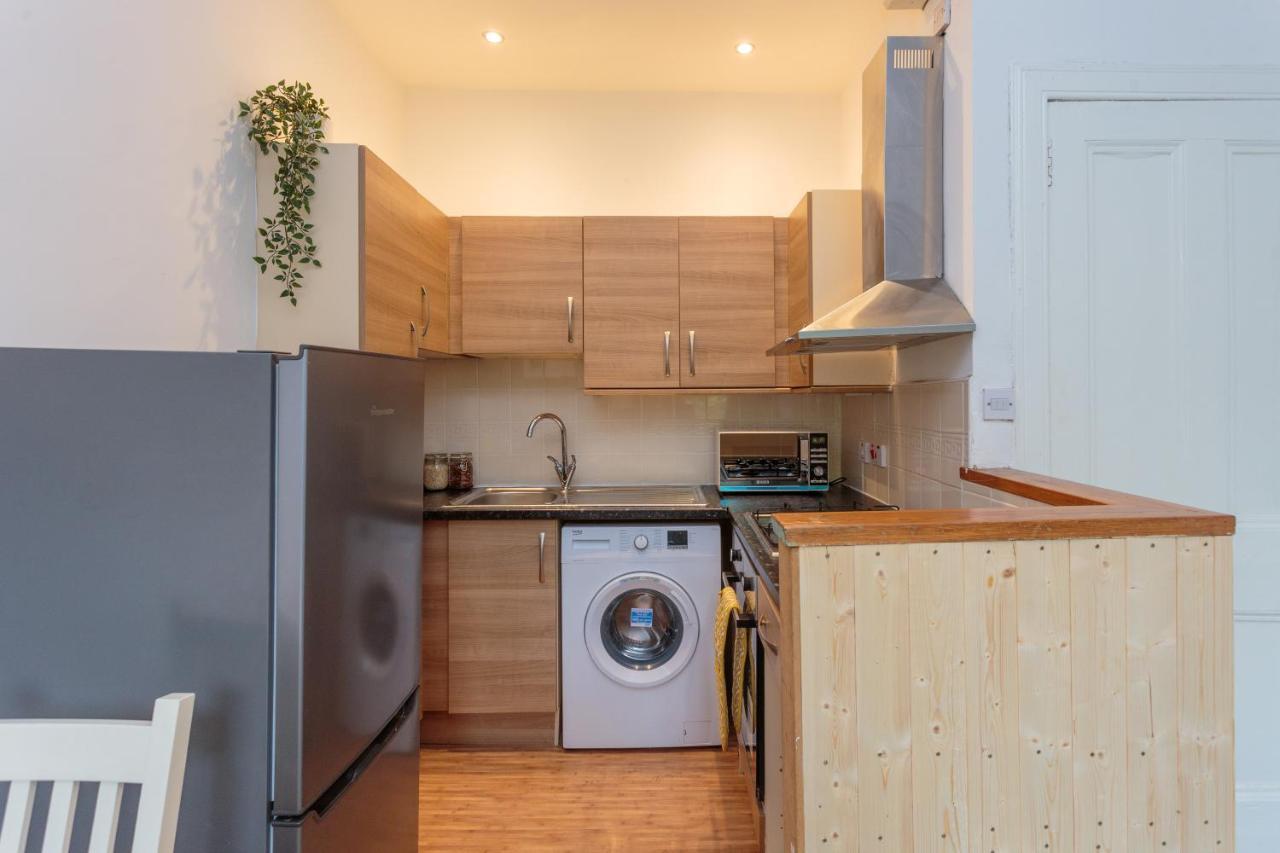 One Bedroom Just A 10 Min Walk From City Center!