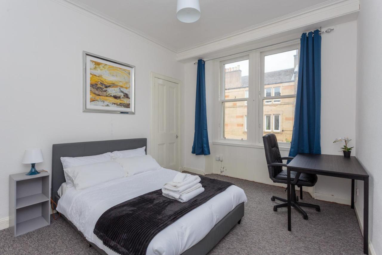 Apartment One Bedroom Just A 10 Min Walk From City Center! *