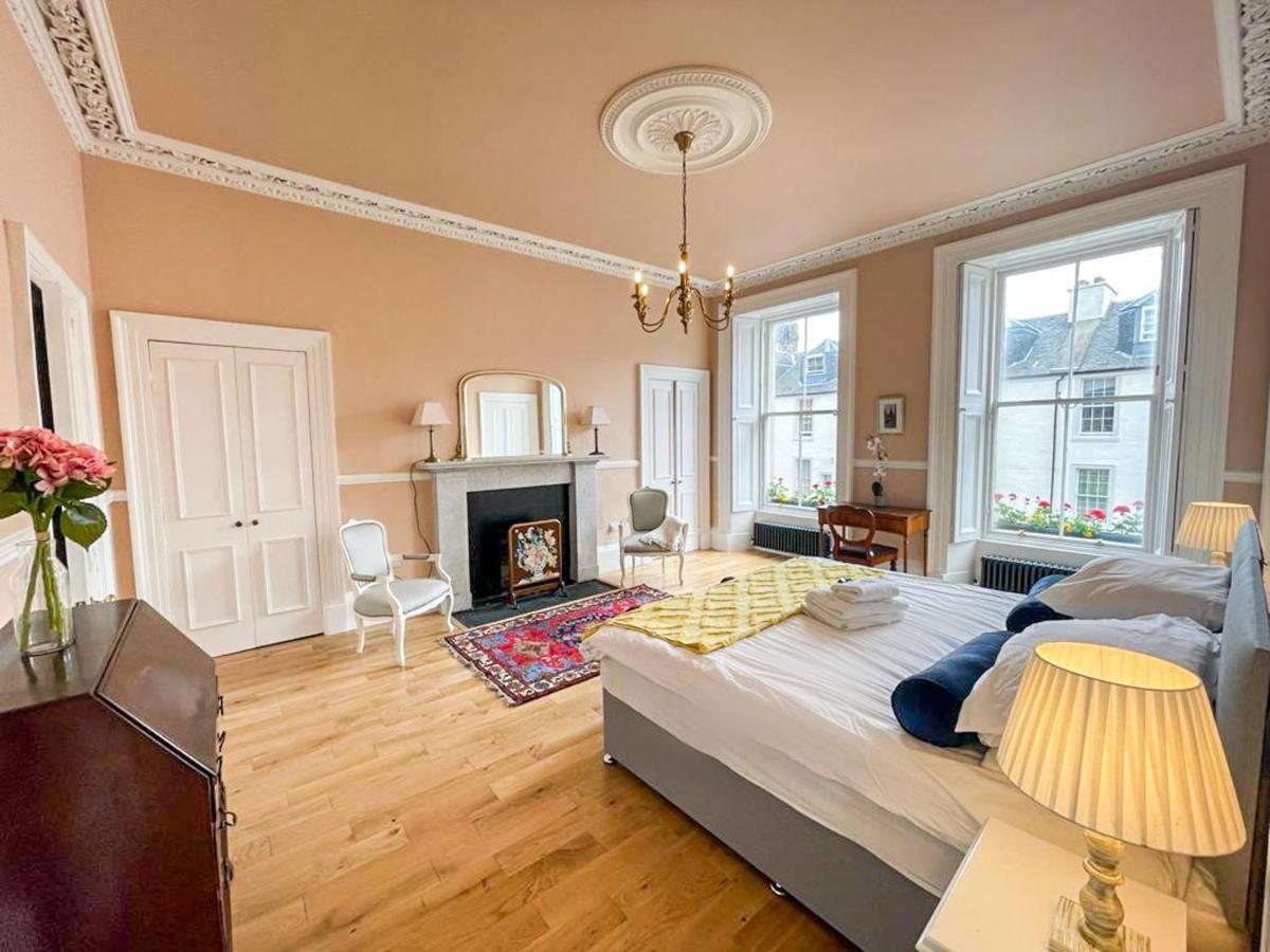 Apartment Remarkable 5br Townhouse With Garden, Sleeps 12 EDI