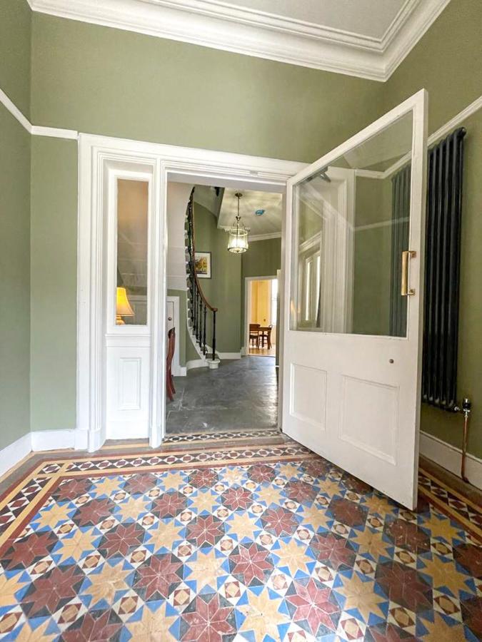 Remarkable 5br Townhouse With Garden, Sleeps 12 Apartment