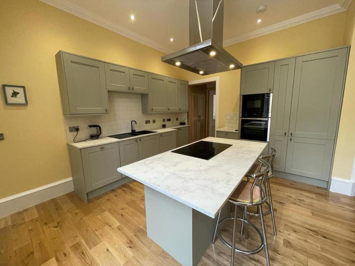 Remarkable 5br Townhouse With Garden, Sleeps 12 * EDI