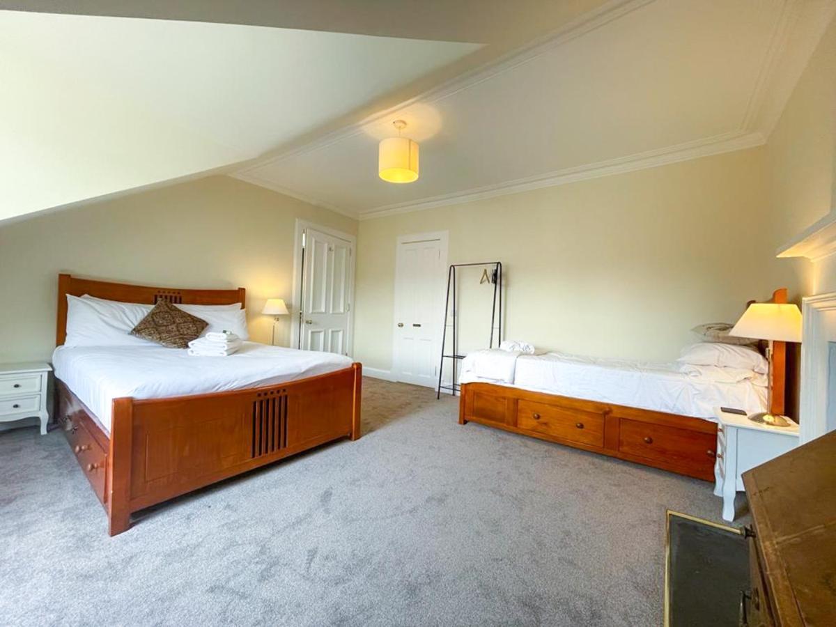 Remarkable 5br Townhouse With Garden, Sleeps 12