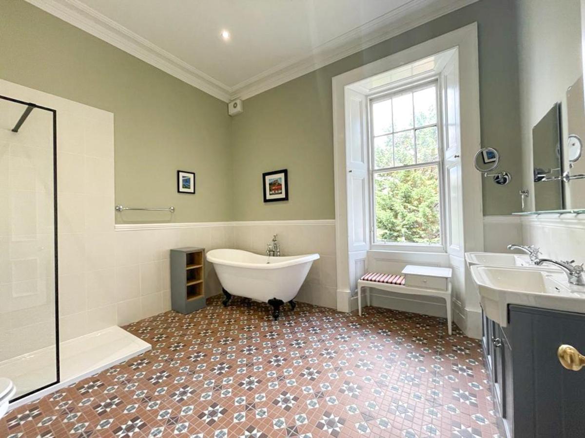 Remarkable 5br Townhouse With Garden, Sleeps 12 *