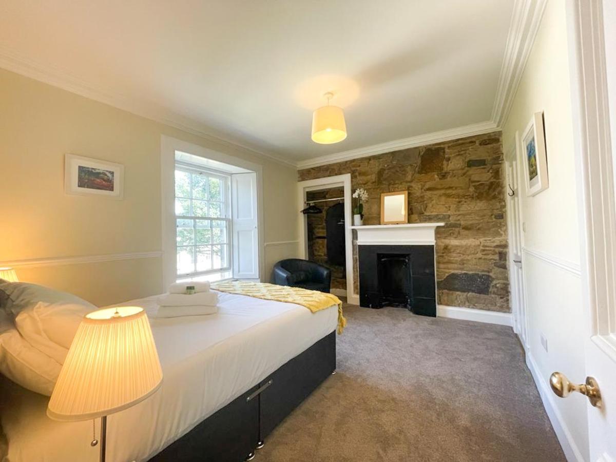 Apartment Remarkable 5br Townhouse With Garden, Sleeps 12 *