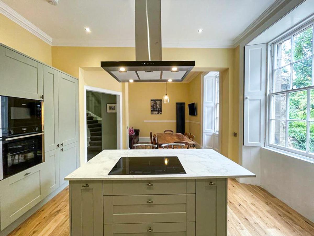 Remarkable 5br Townhouse With Garden, Sleeps 12 Apartment EDI