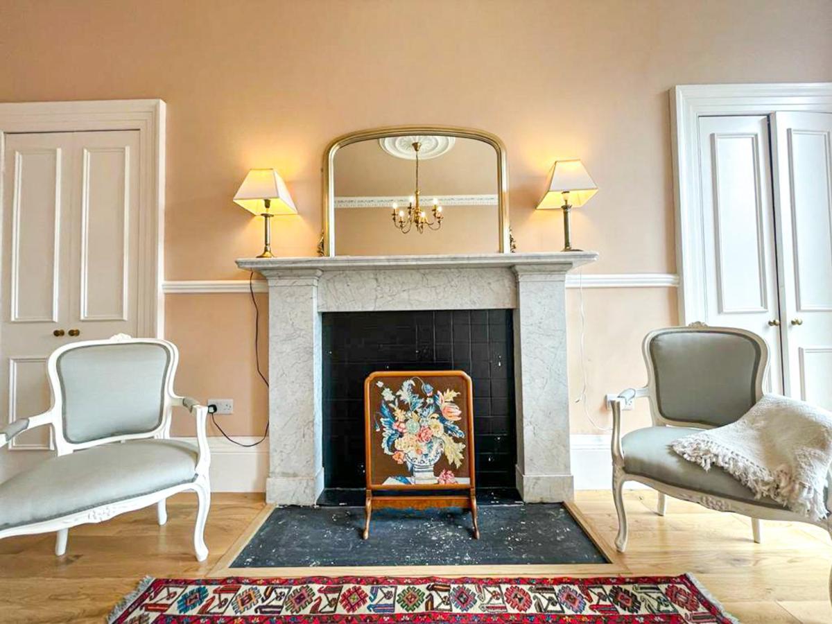 Remarkable 5br Townhouse With Garden, Sleeps 12 * EDI