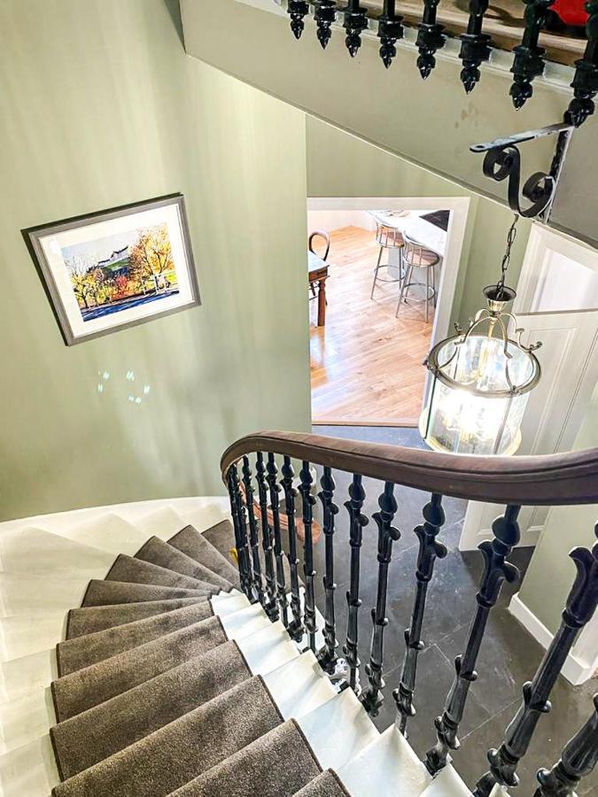 Remarkable 5br Townhouse With Garden, Sleeps 12 Apartment EDI