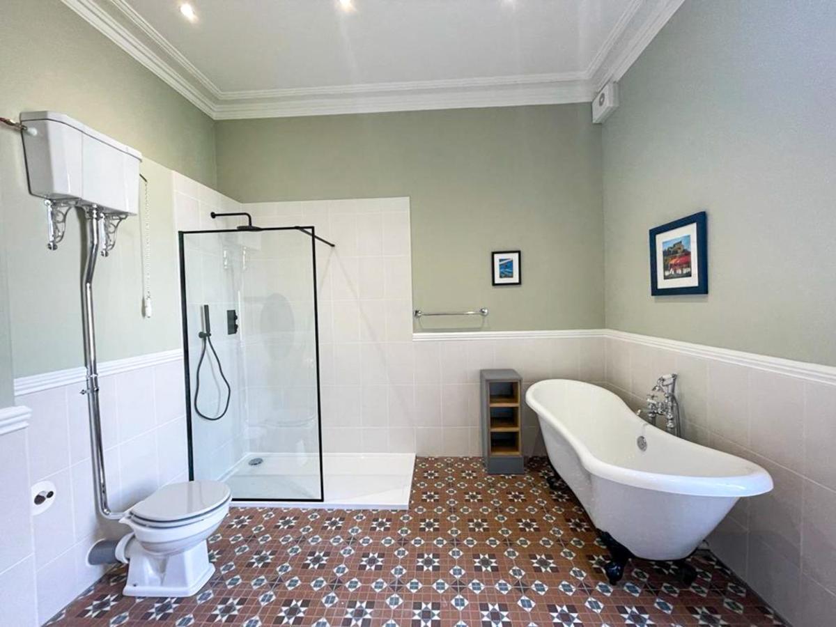 Remarkable 5br Townhouse With Garden, Sleeps 12 * EDI