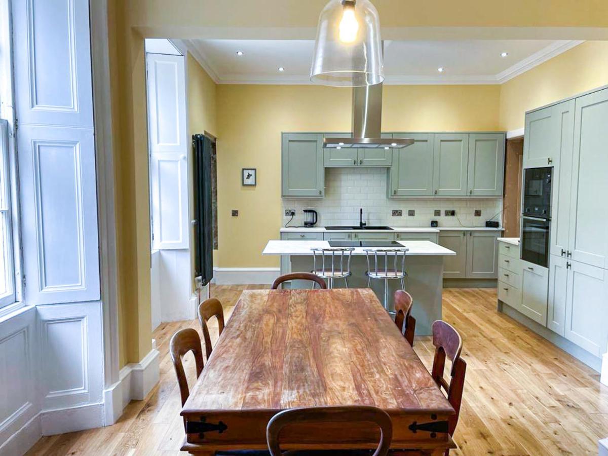 Apartment Remarkable 5br Townhouse With Garden, Sleeps 12 EDI
