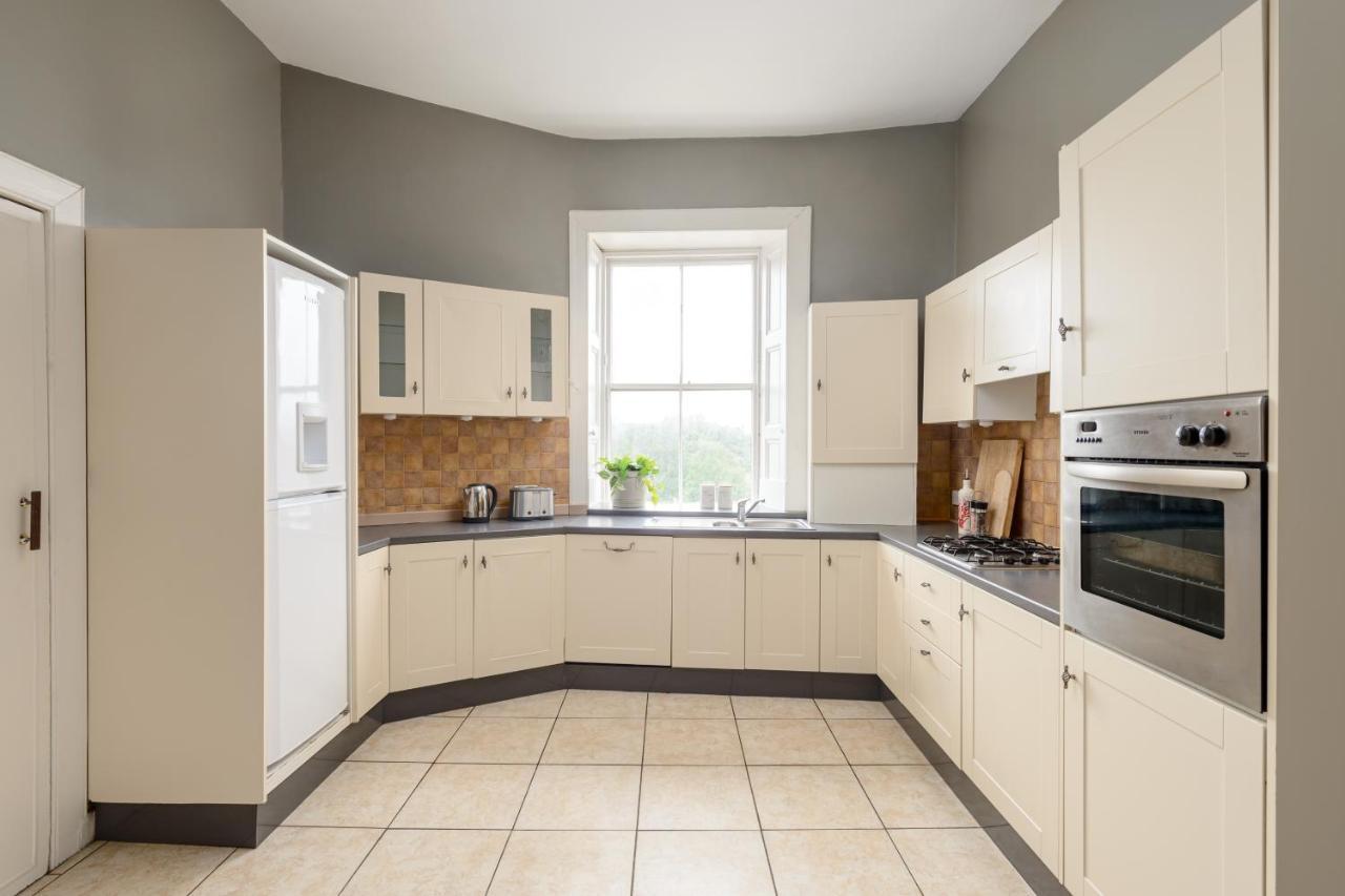 2 Bed Old Town - Next To Castle Apartment *