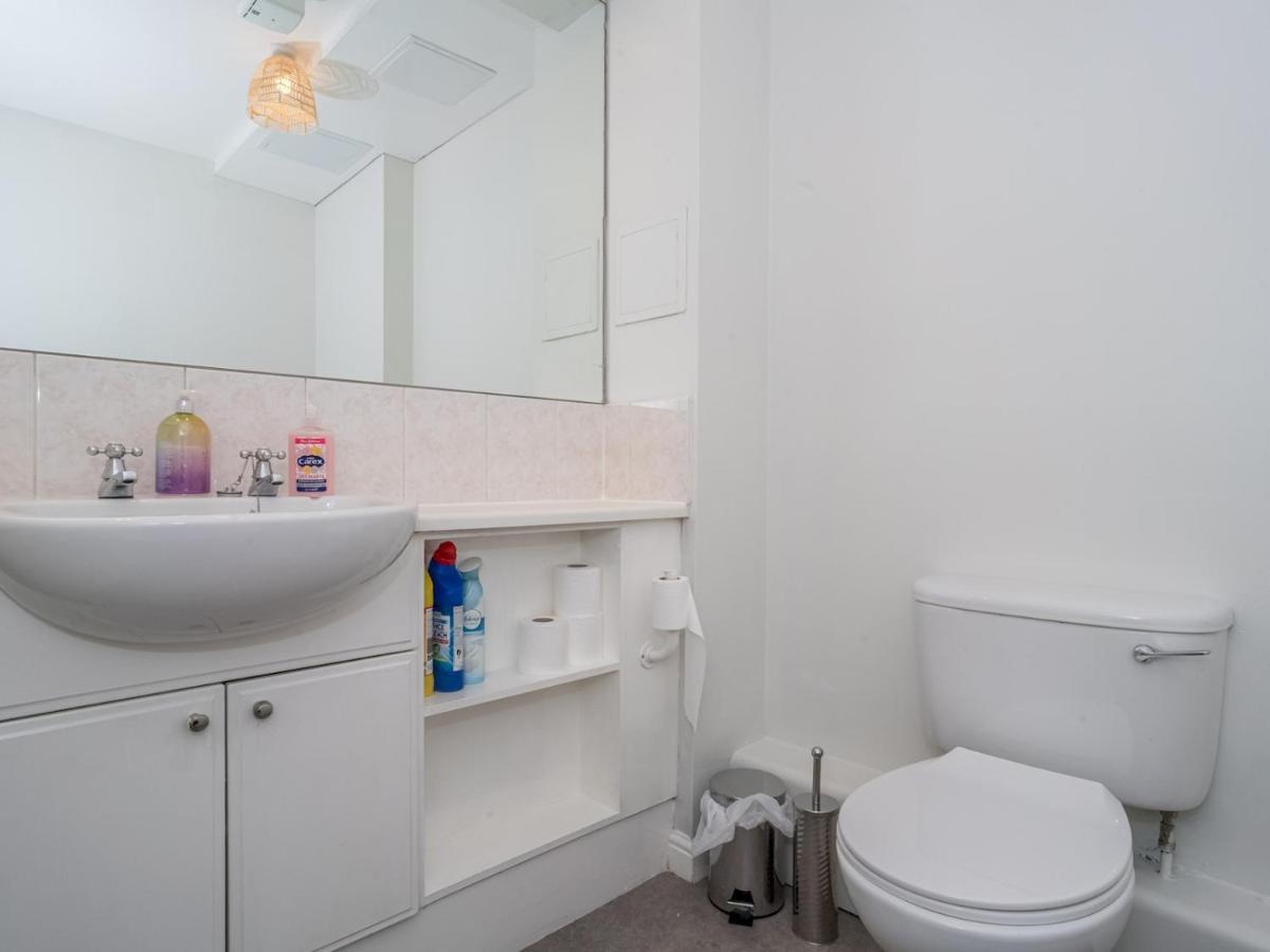 Apartment Modern Renovated 2bed Flat With Free Parking *