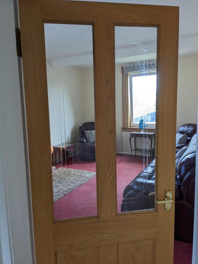 Large 3 Bedroom Apartment/flat In Ideal Location Apartment