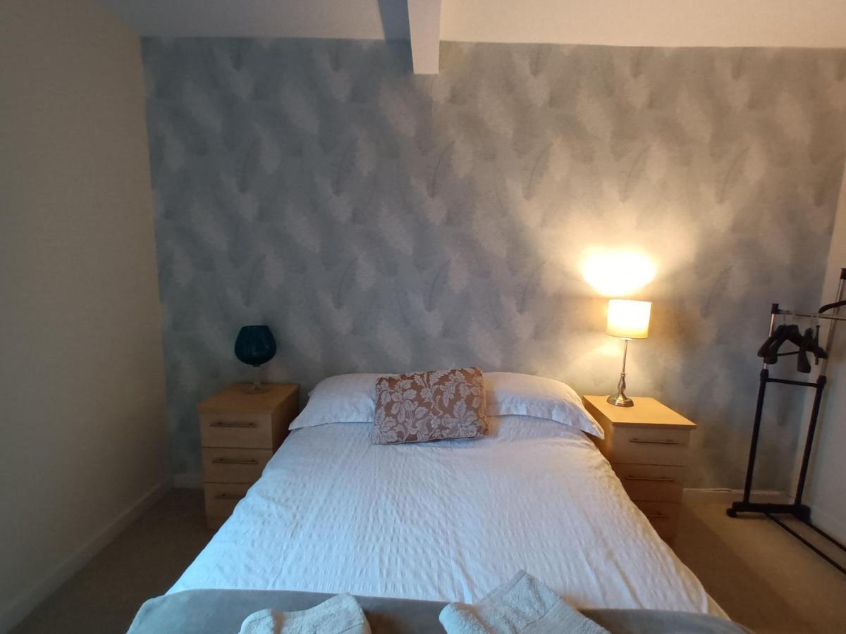 Large 3 Bedroom Apartment/flat In Ideal Location Edinburgh