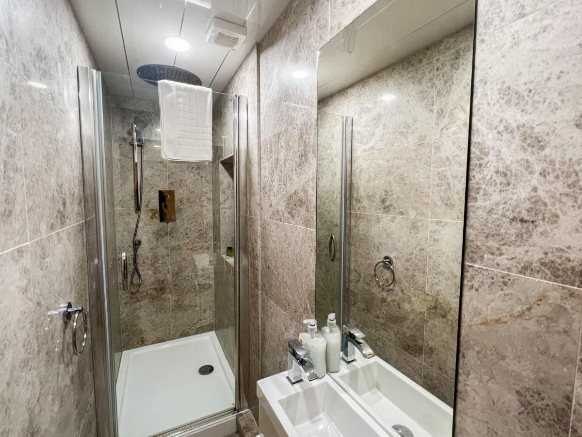 Spacious Flat Sleeps 8 Near Princes Street Apartment Edinburgh
