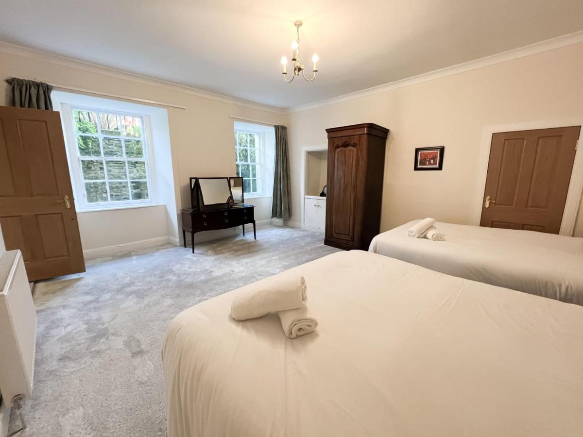 Apartment Spacious Flat Sleeps 8 Near Princes Street Edinburgh