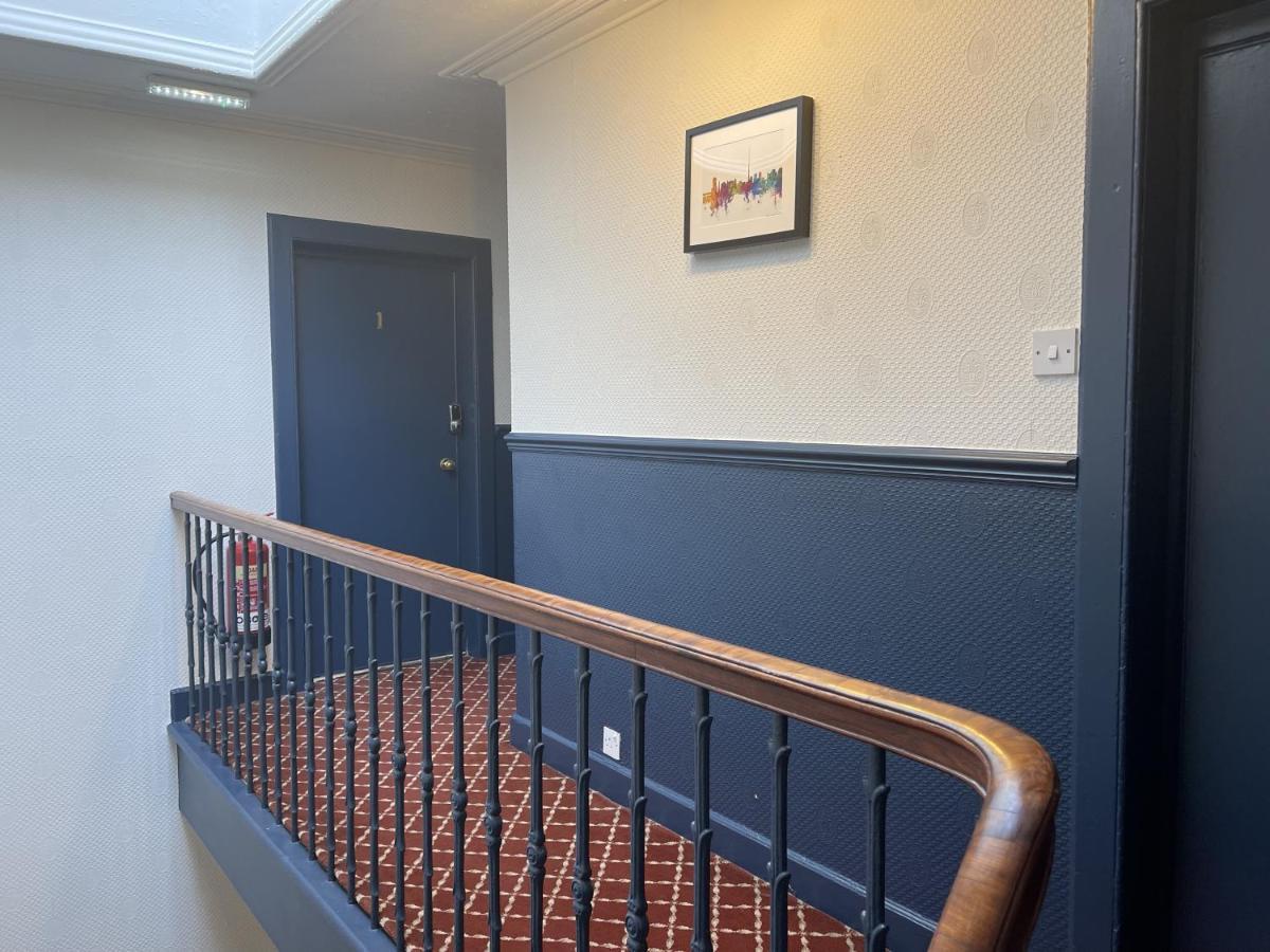 The Kingsview Townhouse - Boutique Hostel