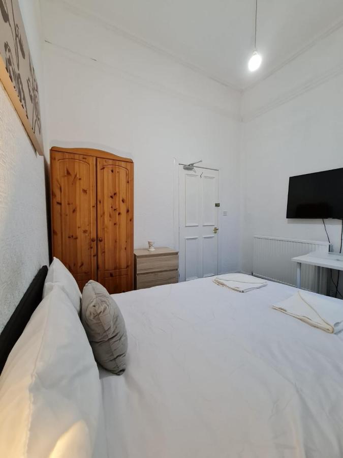 Pilrig St Guest house *