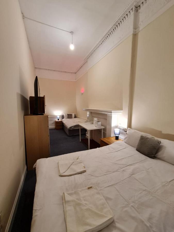 Pilrig St Guest house *