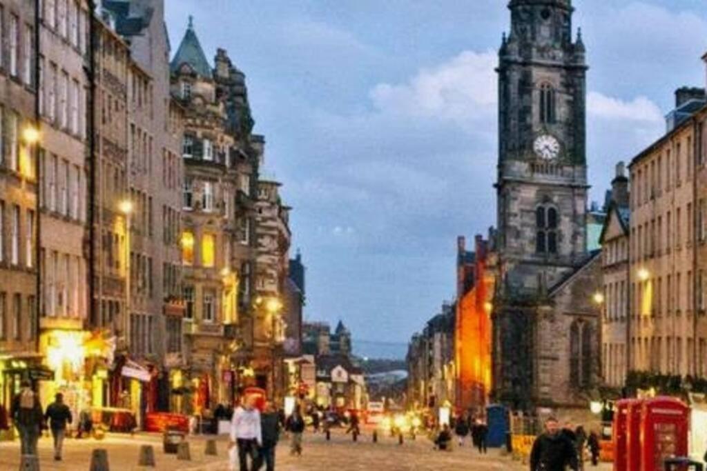*amazing Location!*in Heart Of The City. 2br & Cot Apartment
