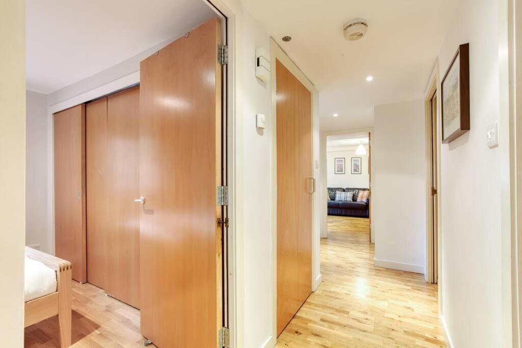 *amazing Location!*in Heart Of The City. 2br & Cot