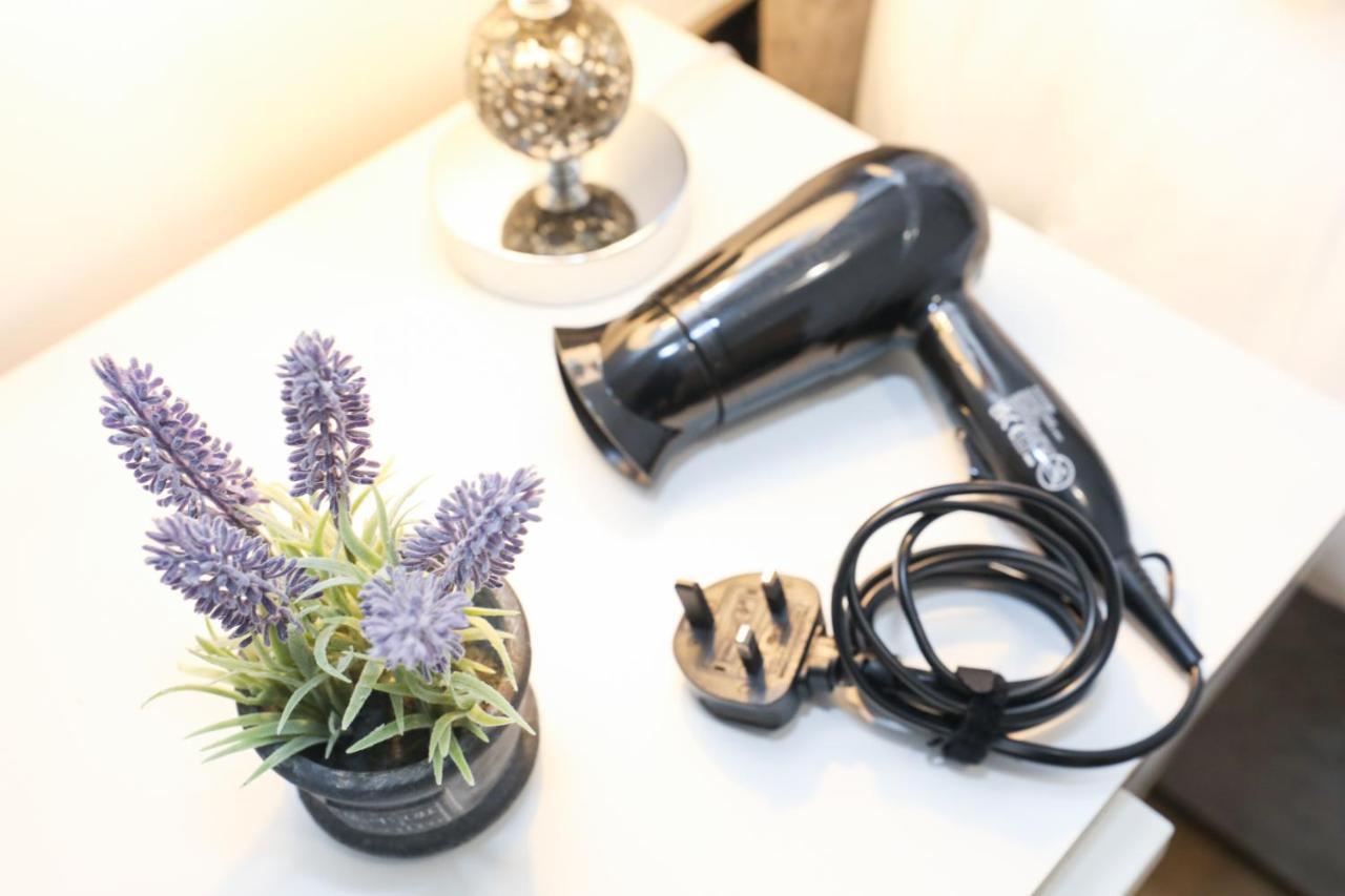 Gorgeous In Excellent Location - - Five Star Amenities Guest house *