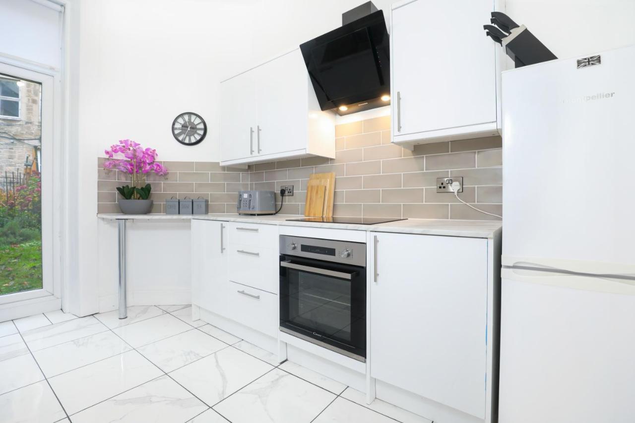 Gorgeous In Excellent Location - - Five Star Amenities * Edinburgh