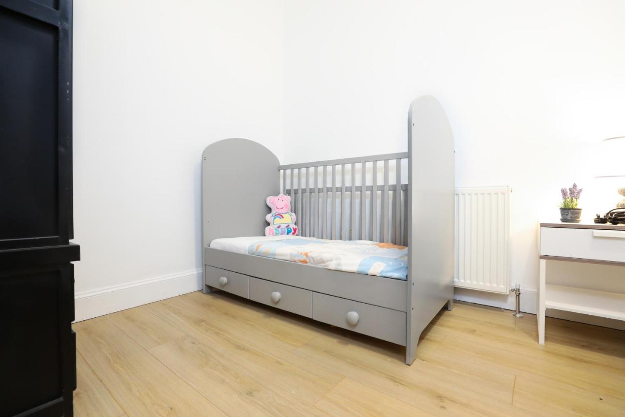Gorgeous In Excellent Location - - Five Star Amenities * Edinburgh