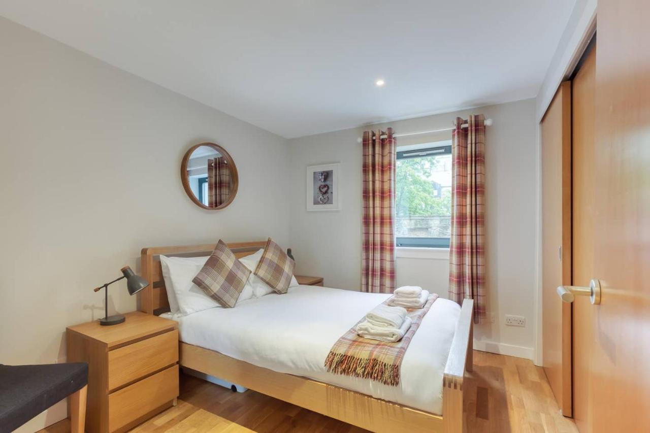 *amazing Location!*in Heart Of The City. 2br & Cot Apartment