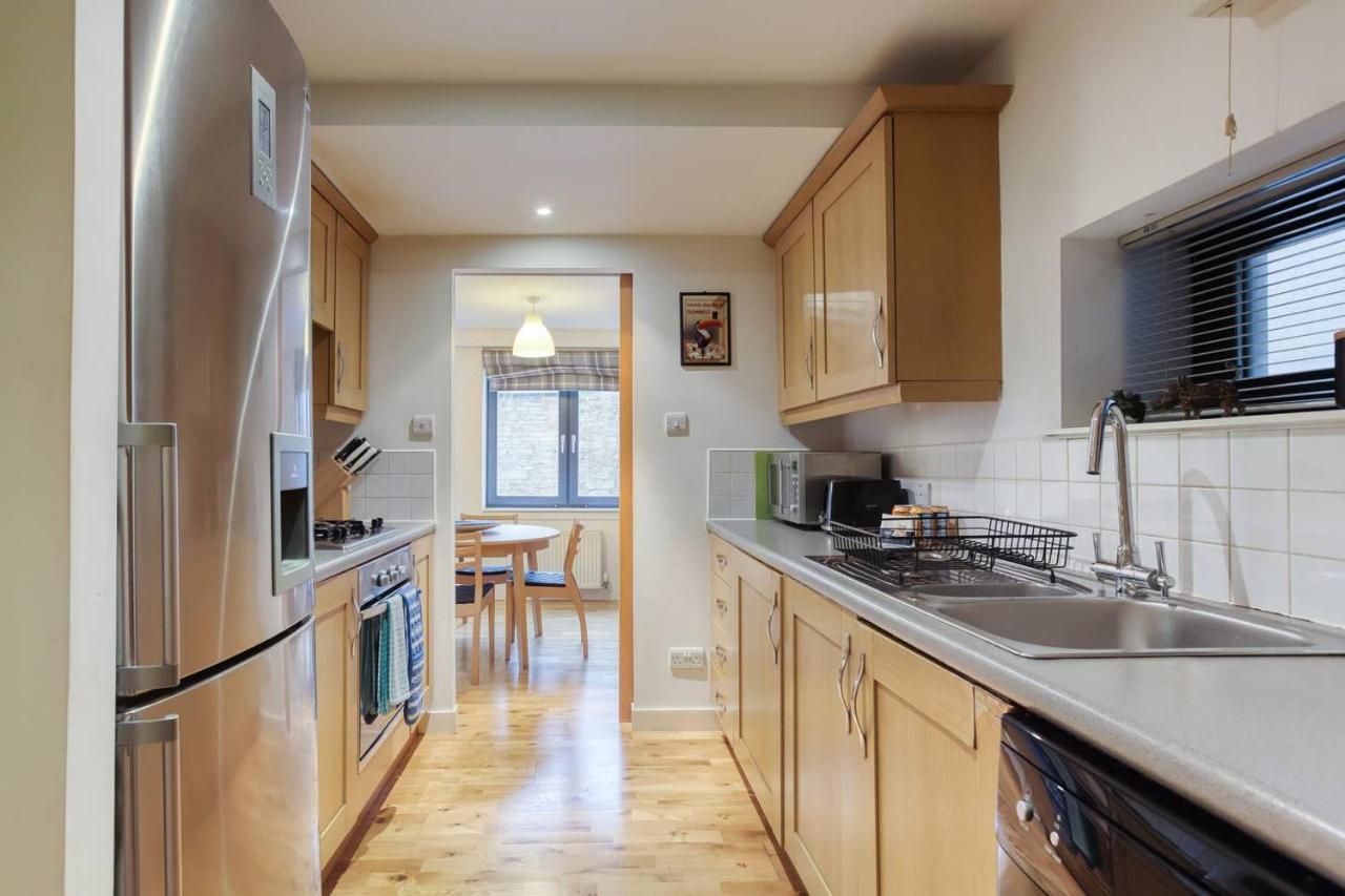 *amazing Location!*in Heart Of The City. 2br & Cot *