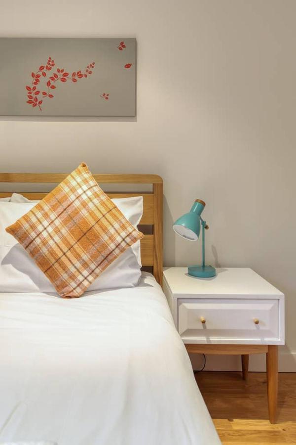 *amazing Location!*in Heart Of The City. 2br & Cot * Edinburgh