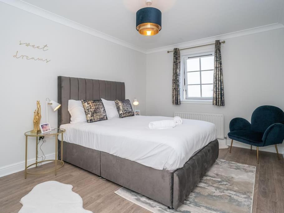 Apartment Luxury 2bed 2bath Flat In City Centre- Free Parking!