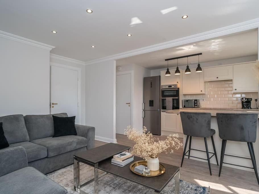 Luxury 2bed 2bath Flat In City Centre- Free Parking! Apartment