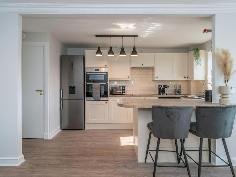 Luxury 2bed 2bath Flat In City Centre- Free Parking! Apartment