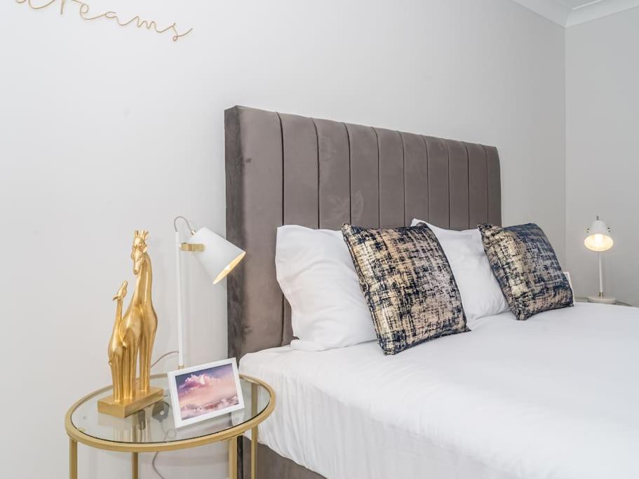 Luxury 2bed 2bath Flat In City Centre- Free Parking! Apartment