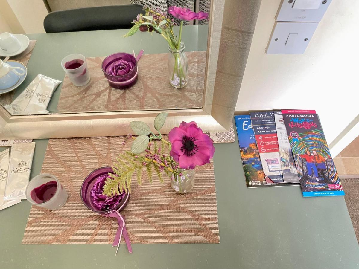 Homestay Lovely Double With Private Bathroom And Double With Shared Toilet & Parking Free *