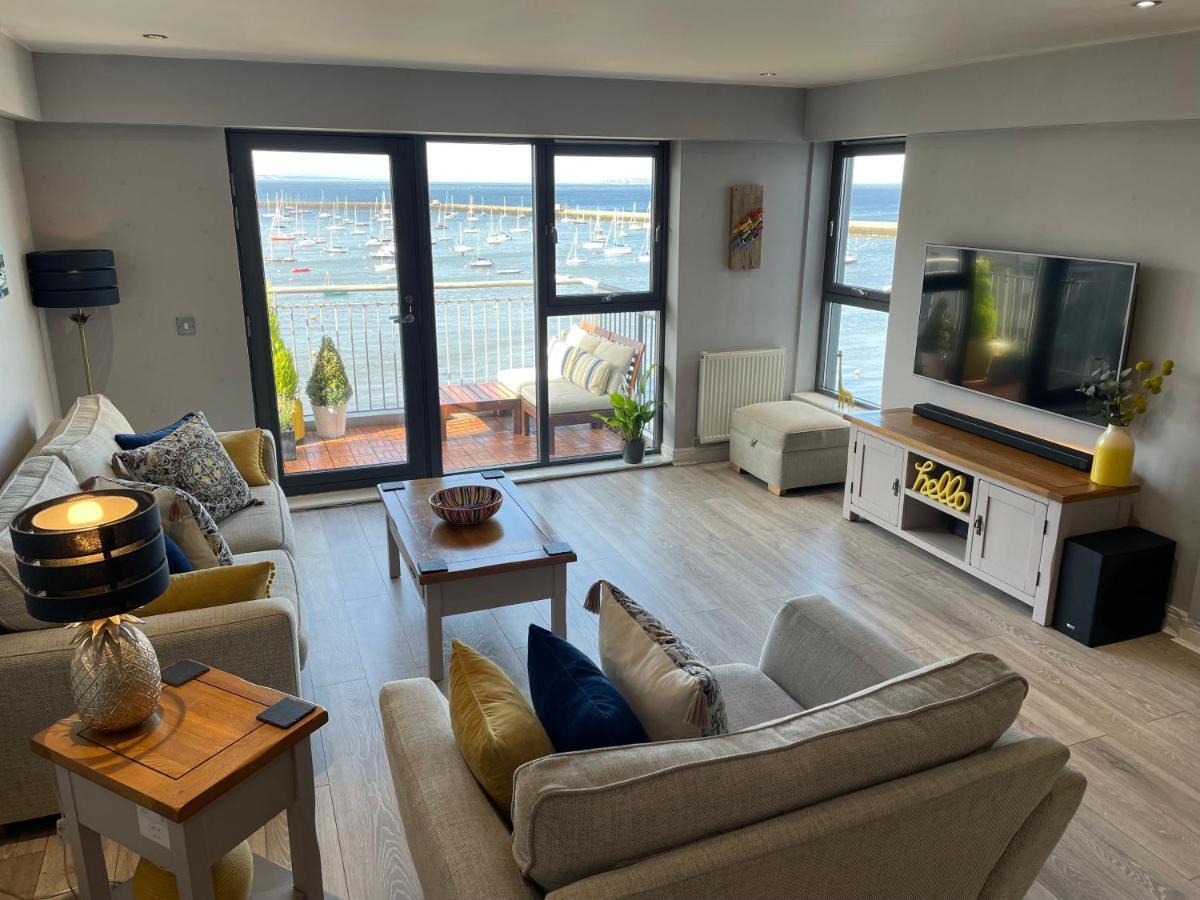Corinthian Quay Apartment *
