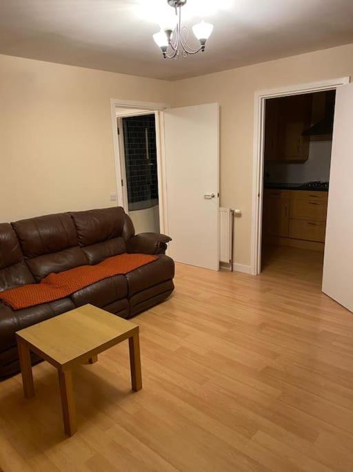 Lovely 2 Bed Main Door Flat With Free Parking * Edinburgh