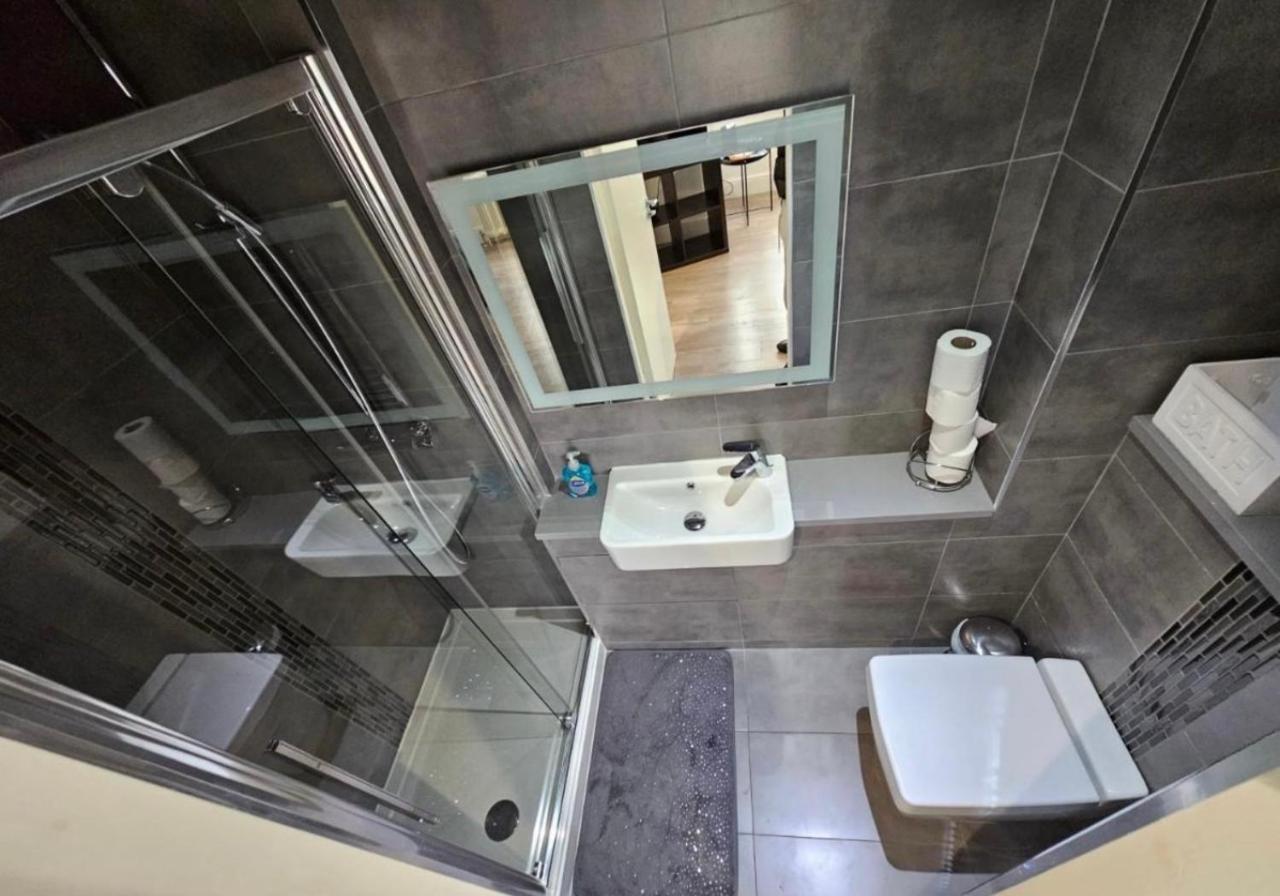 Luxury Double With Private Bathroom Privatunterkunft *