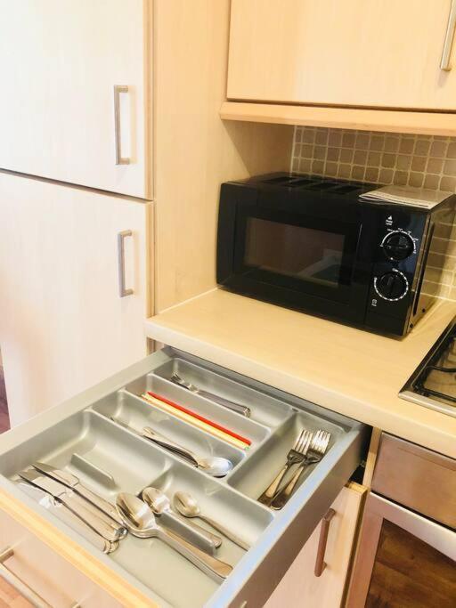 Modern Spacious Retreat With Free Parking And Private Balcony * Edinburgh