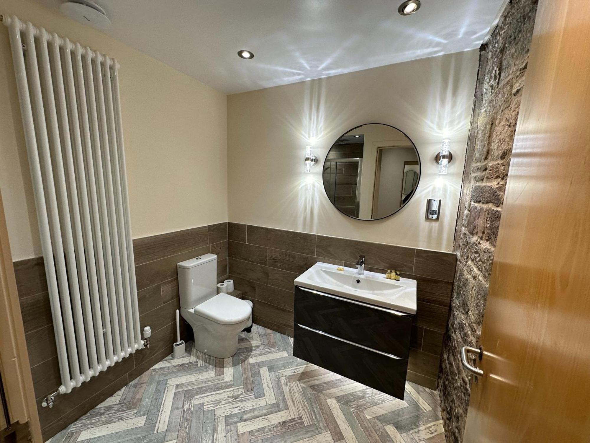 Edmonstone Old Town Apartment