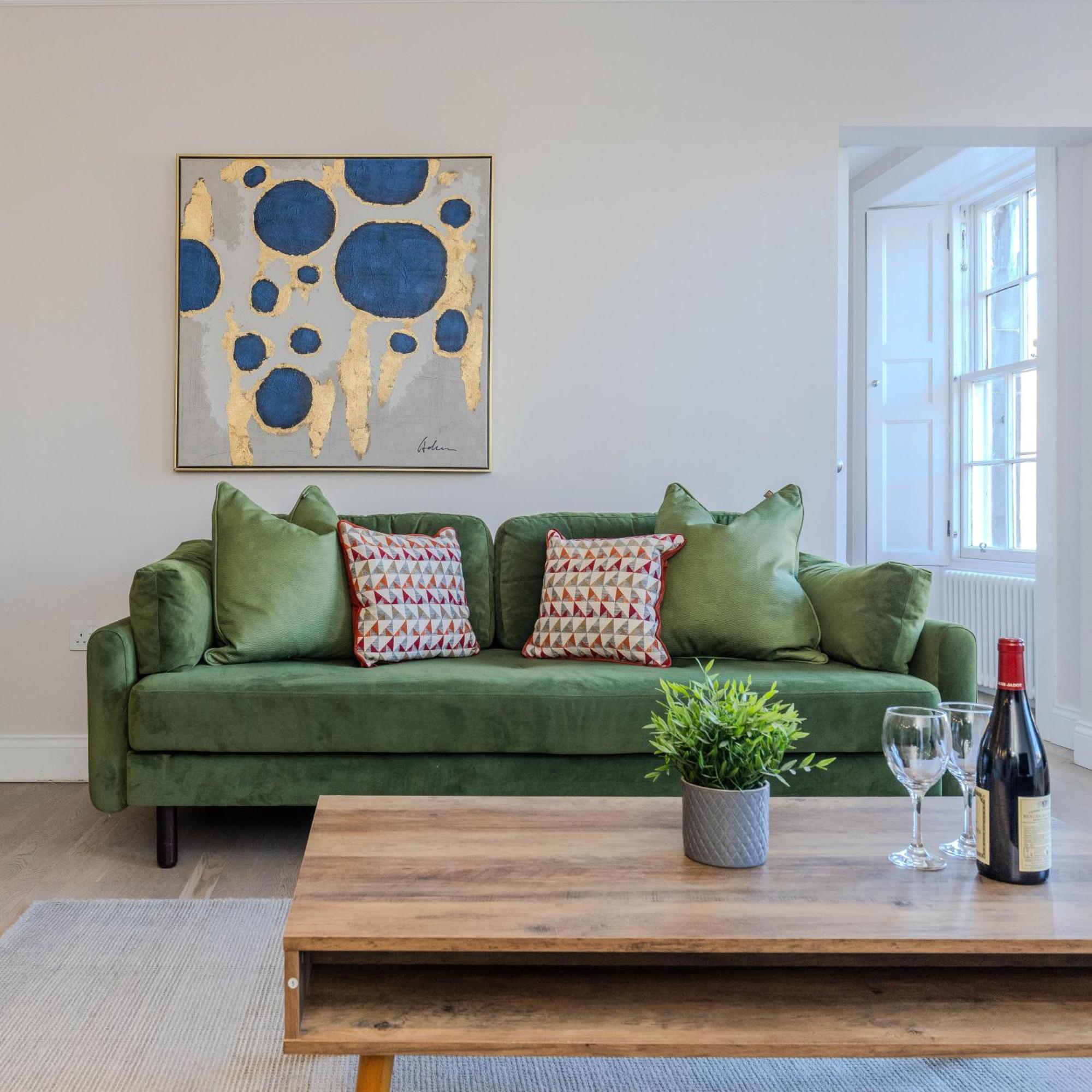 Dragon - Centre 2 Bed EDI