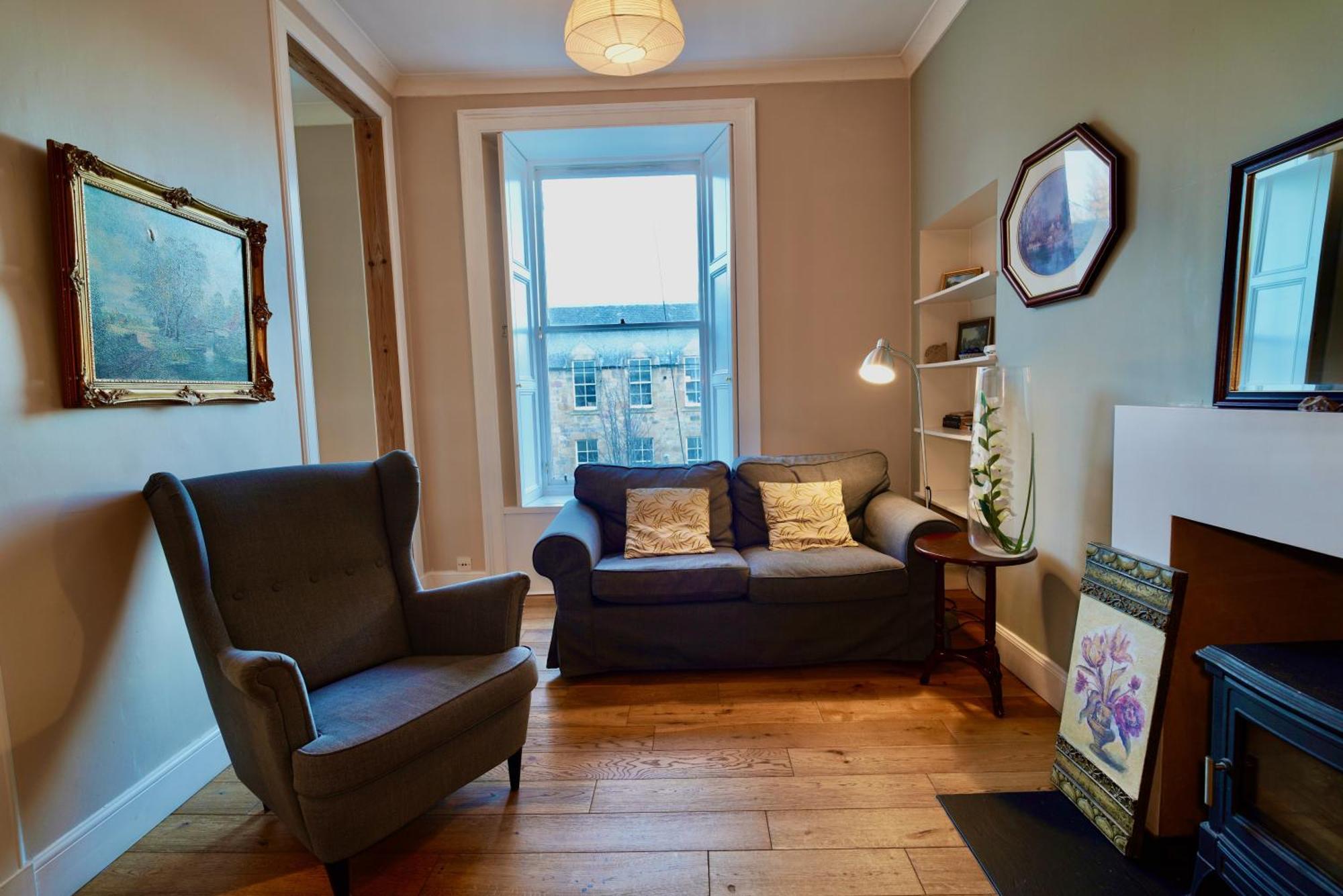 Spacious 2 Bed Next To Royal Mile & Waverley * EDI