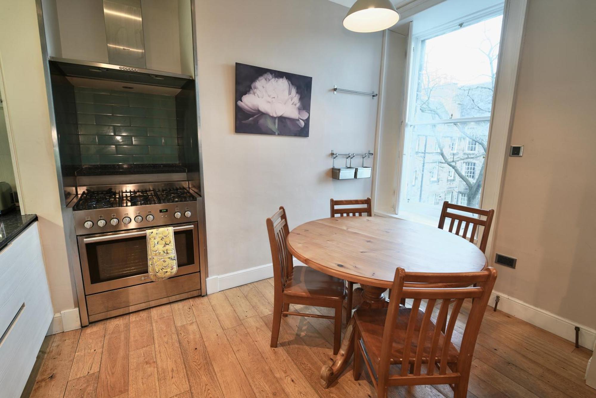 Spacious 2 Bed Next To Royal Mile & Waverley Apartment EDI